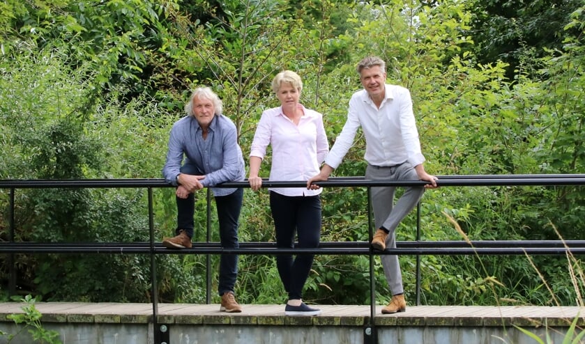 V.l.n.r.: fotograaf Rob Schmitz, Carmen Rondeel van Bruna Vorden en tekstschrijver Peter Besselink. Foto: Rob Schmitz