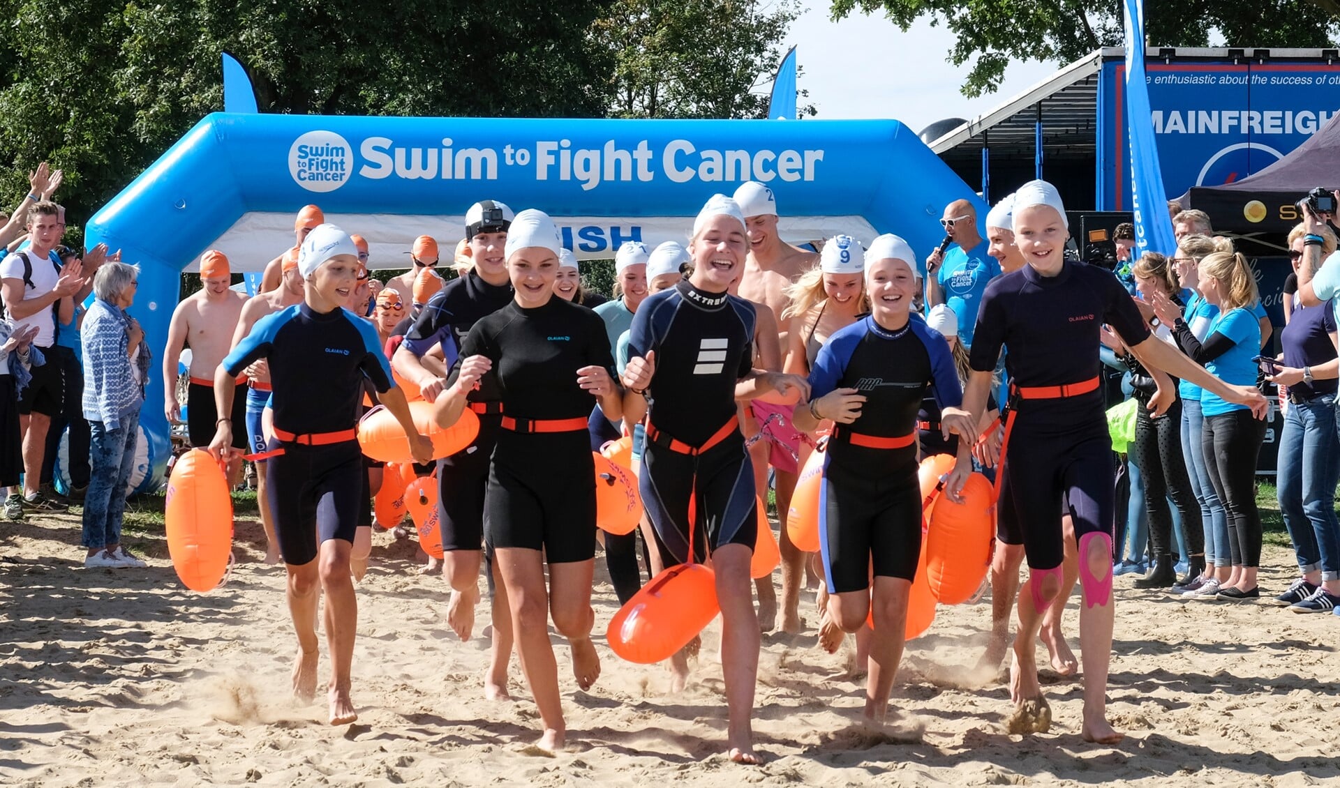 Een eerdere editie van Swim tot fight Cancer Achterhoek. (Foto Robin Sommers fotografie). 