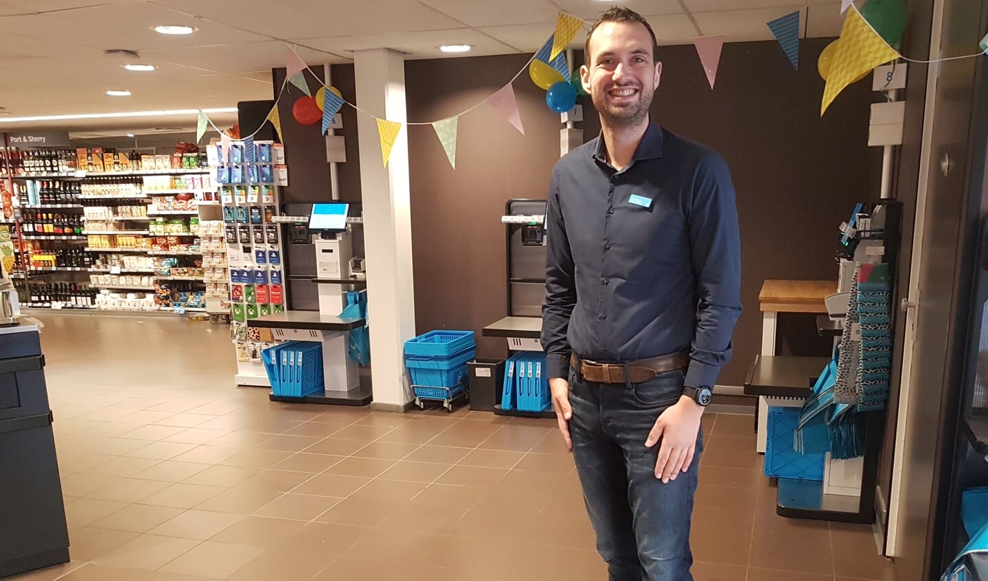 Koen Lensen op het nieuwe zelfscanplein. Foto: Mark Ebbers