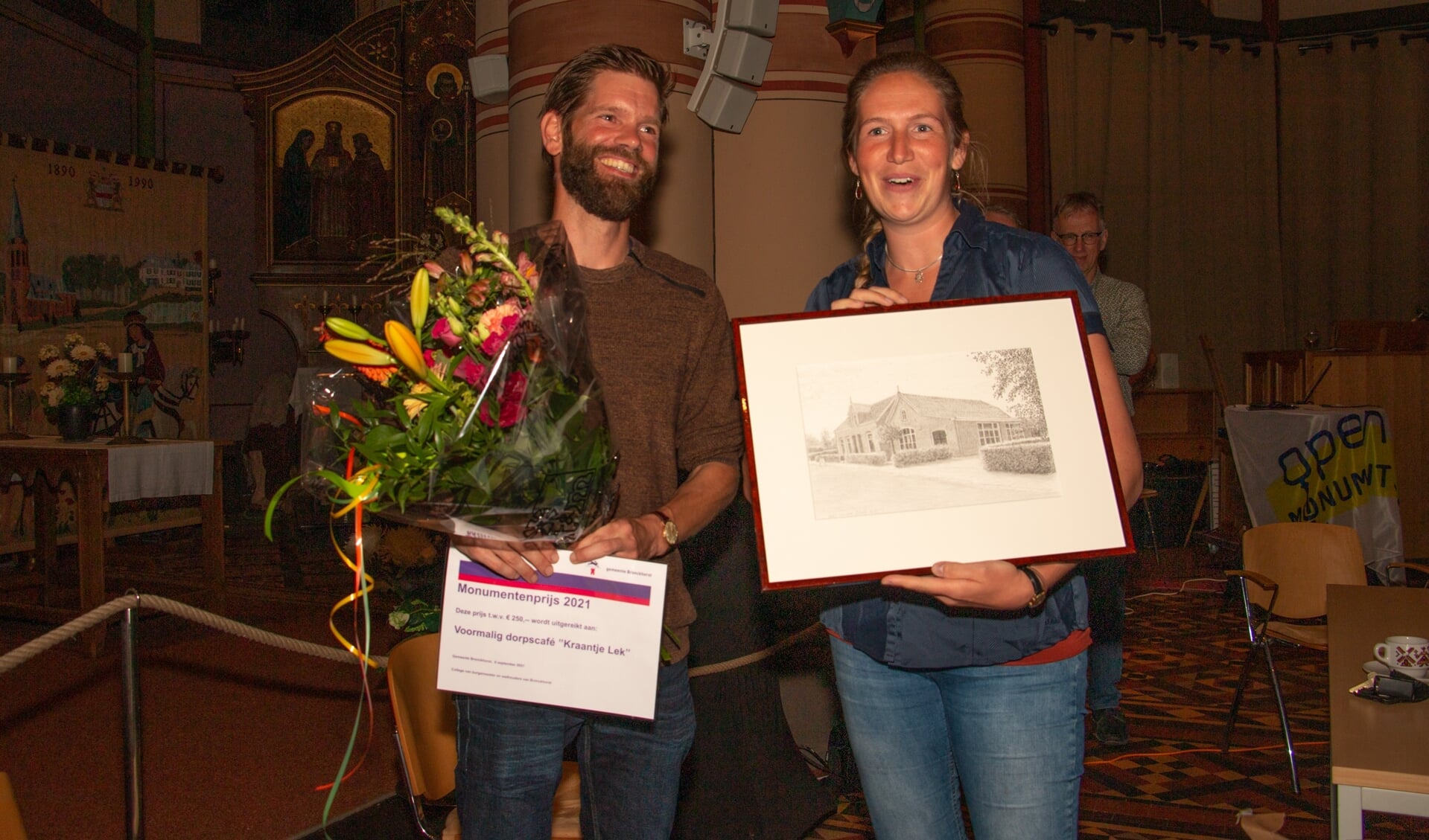 Monumentenprijs Bronckhorst 2021 was voor Jantina Wijpkema en Hans van de Bospoort, huidige eigenaren van voormalig café Kraantje Lek. Foto: Liesbeth Spaansen