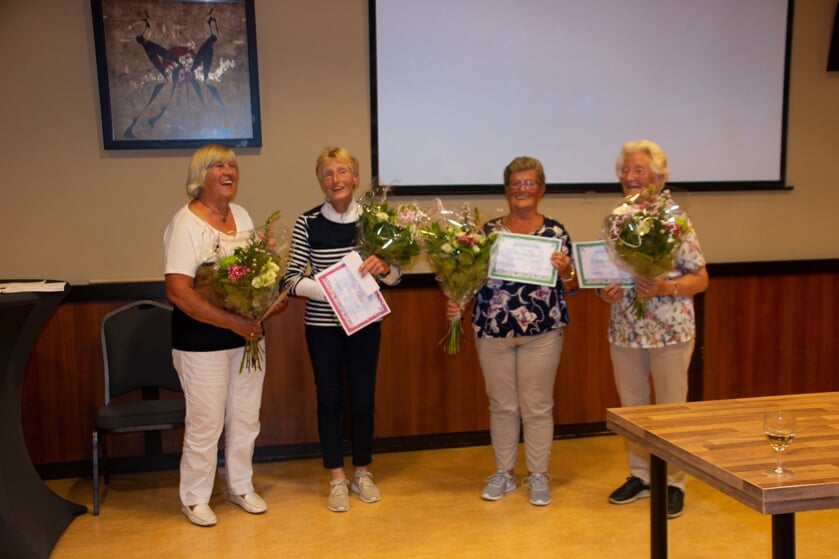 <p>V.l.n.r.: Diny Barink, Ria Ebbenik, Doortje Rood en Krijntje Grotentraast. Foto: Annemarie Paalvast</p>