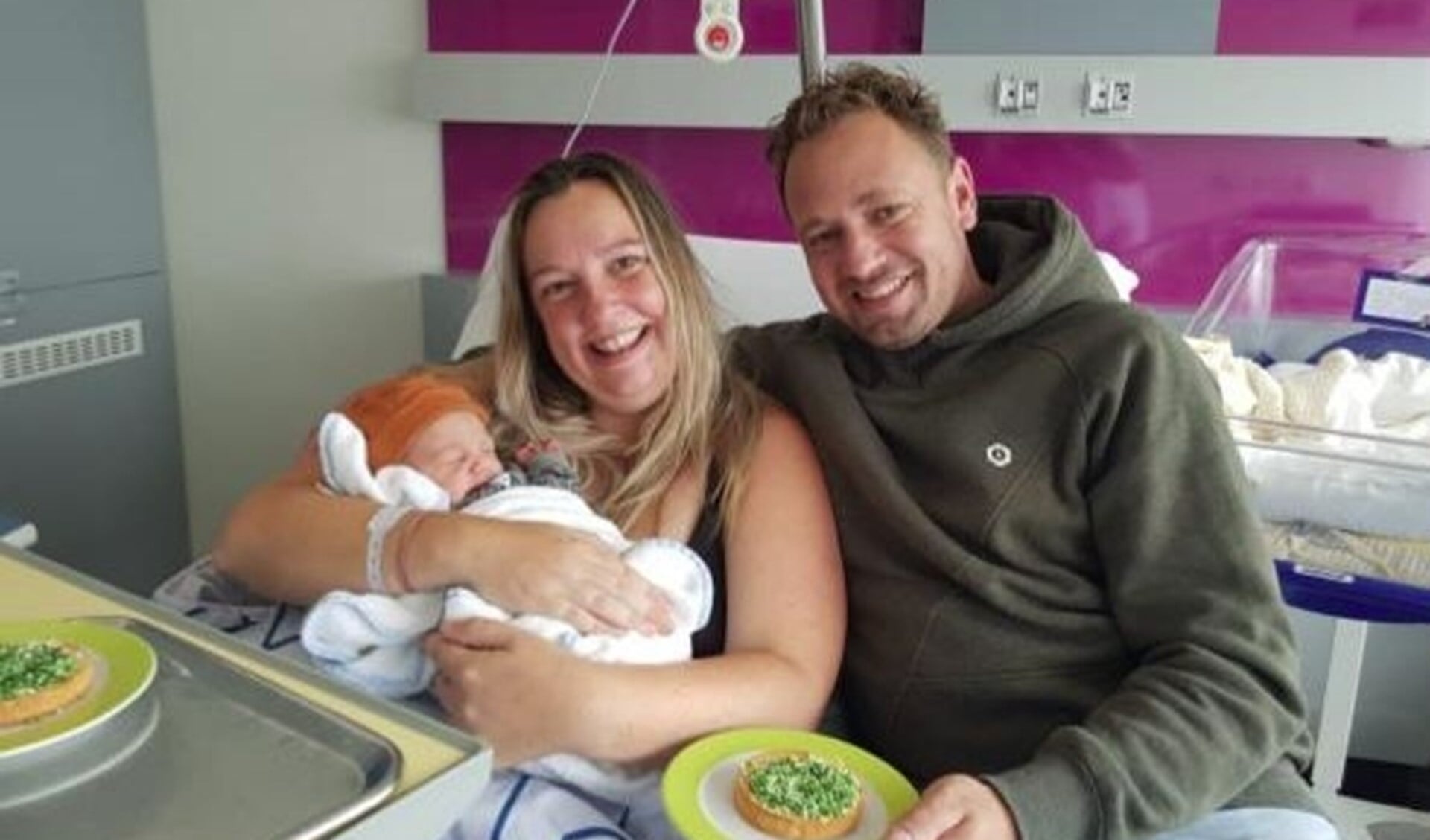 Familie Beekman met zoon Floris, geboren op 14 september. Foto: PR