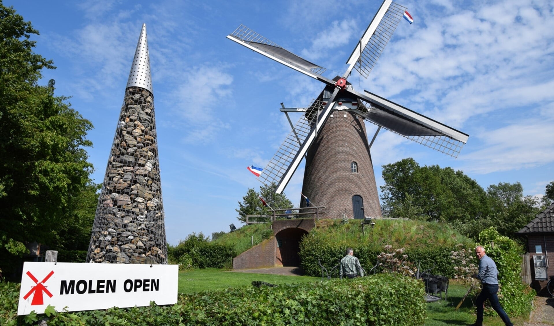 De molen in Voorst, naast startpunt Van Hal. Foto: PR