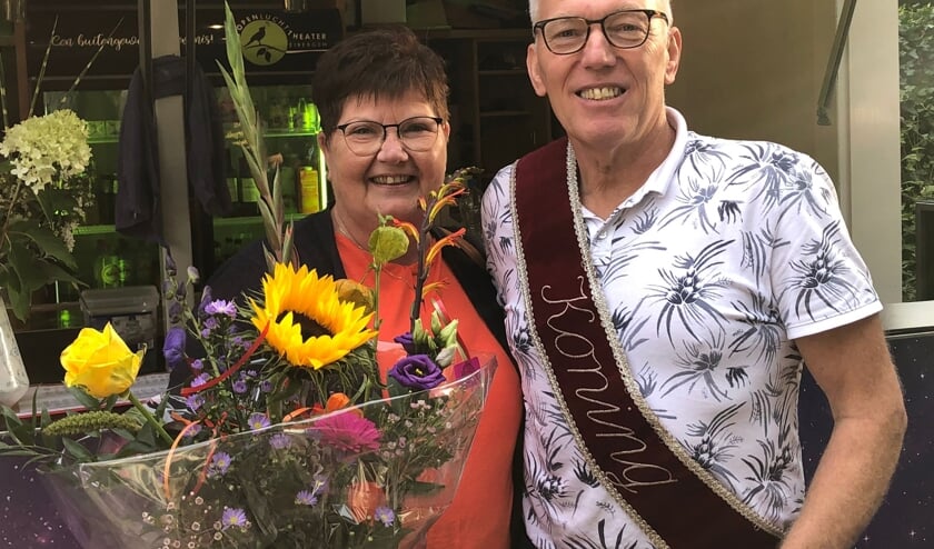 André Scheink kreeg de kampioenssjerp omgehangen. Foto: PR