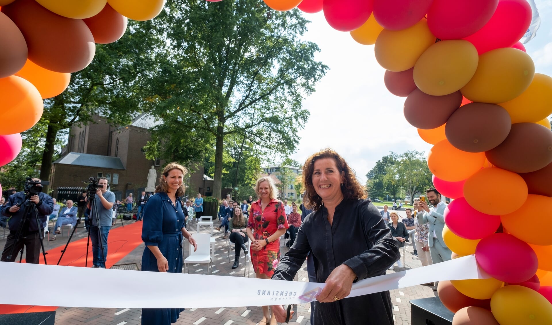 De minister opent het Grensland College officieel. Foto: Ron Rensink Fotografie