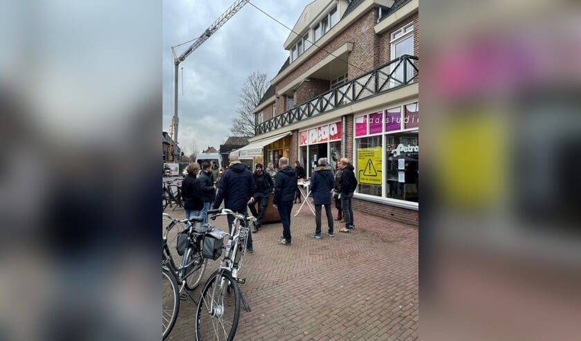 <p>Door de dag heen komen diverse klanten en andere sympathisanten hun steun betuigen. Foto: eigen foto</p>