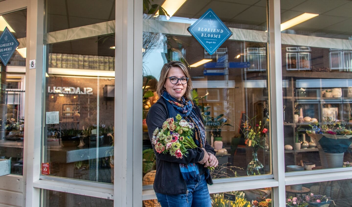Tessa Vossers heeft de bloemenzaak Bloeiend Blooms genoemd. Foto: Liesbeth Spaansen