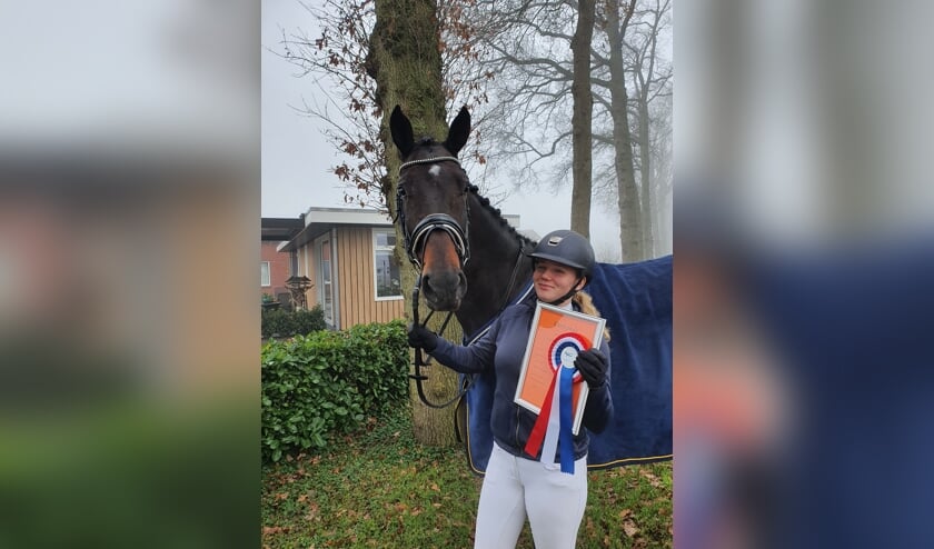 <p>Marieke Lammers met Piek Fajn BV kringkampioen dressuur paarden in de klasse B. Foto: PR<br><br></p>  