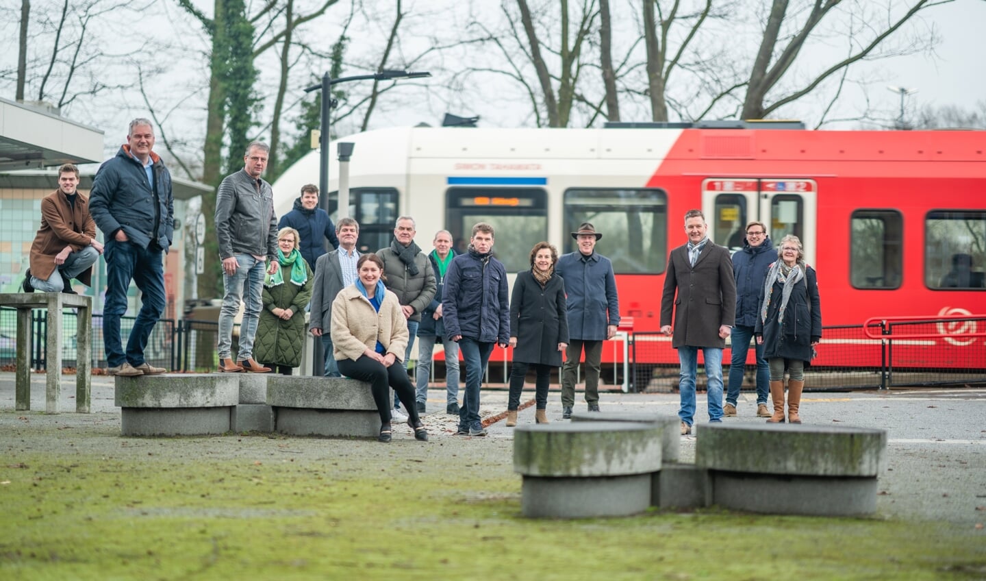 Kandidaat raadsleden CDA Oost Gelre; 'Samen bouwen we door, voor oud én jong'. Foto: PR