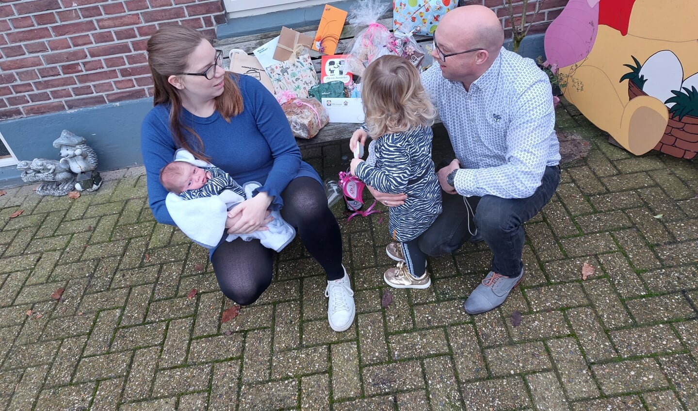 Vader Roy, moeder Kim met Tess en baby Abby. Foto: Karin Stronks