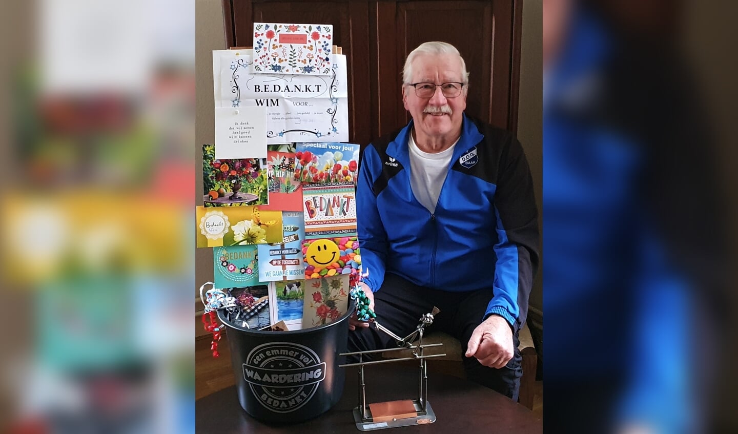 Wim Gerritsen geniet nog elke dag van de vele lieve bedankjes die hij bij zijn afscheid van DOG Baak ontving. Hij blijft nog aan twee gymgroepen in de sporthal in Steenderen lesgeven, want Wim is nog lang niet klaar met sporten. Foto: Alice Rouwhorst