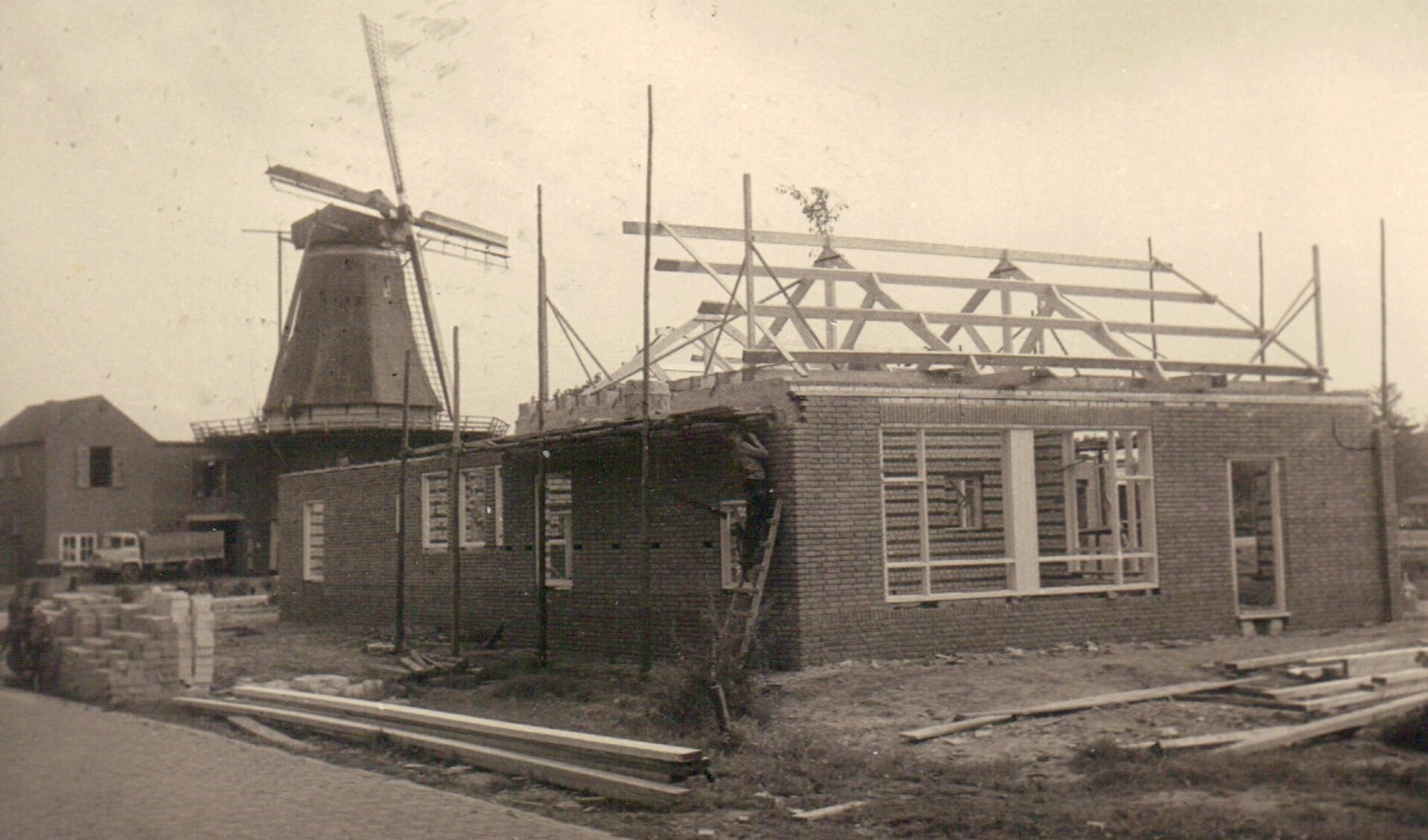 Op welke datum werd de nutskleuterschool De Kroezestulp geopend? Foto: Fotoarchief Oud Vorden