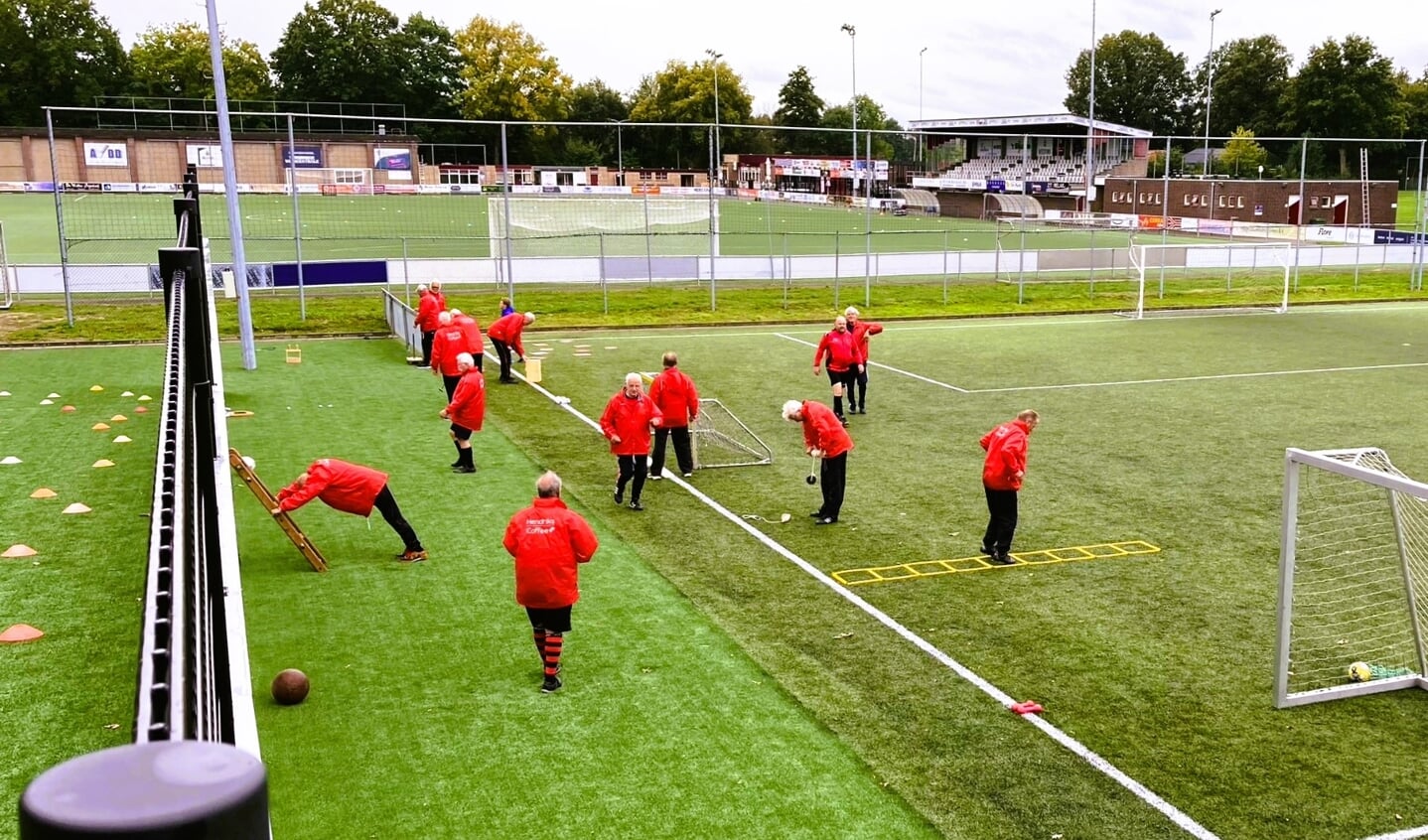 Bootcamp voor ouderen op de krachtheuvel van DVC'26 in Didam. Foto: PR