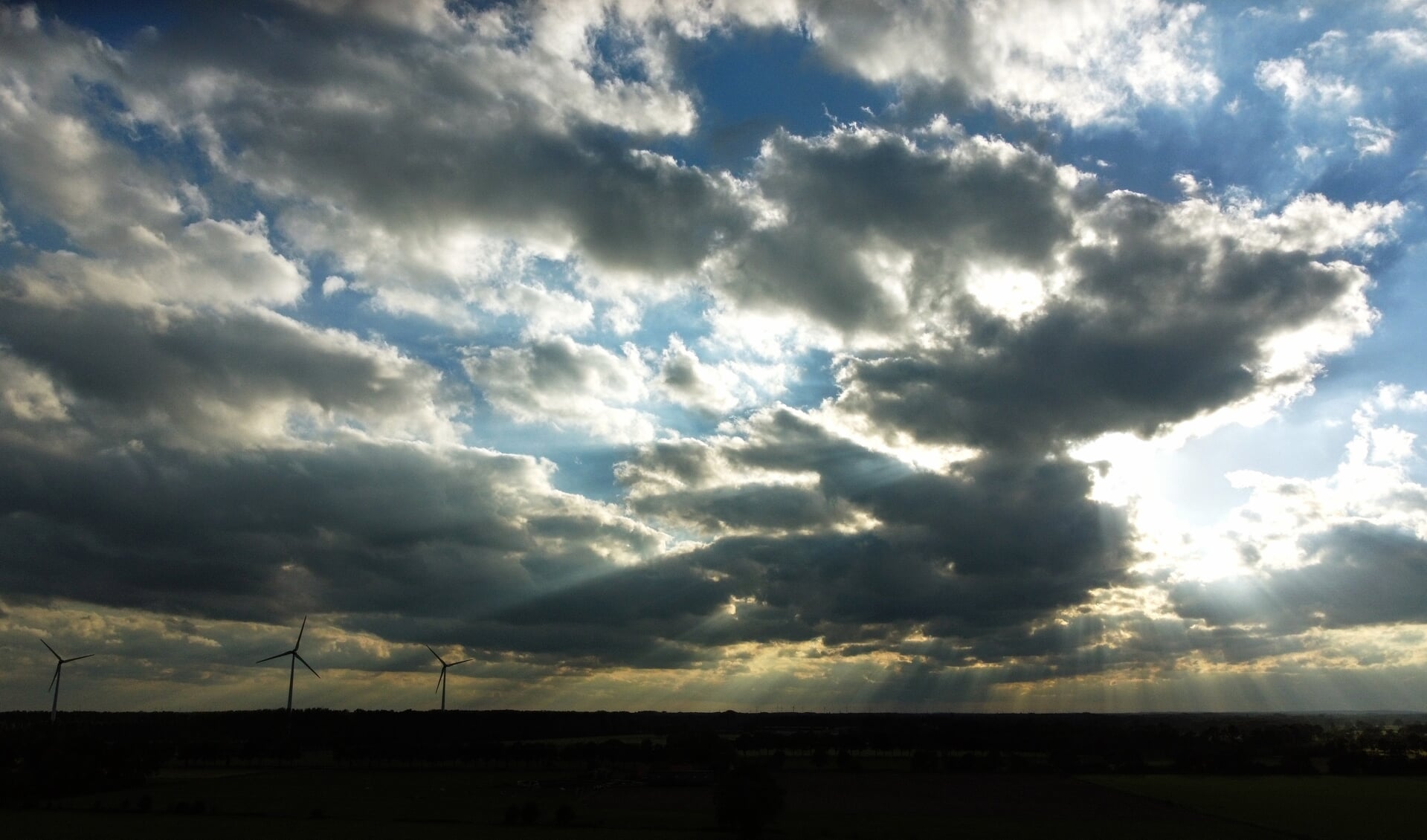 Wolkenserie boven Lichtenvoorde-Zuid. Foto: Paul van Druten
