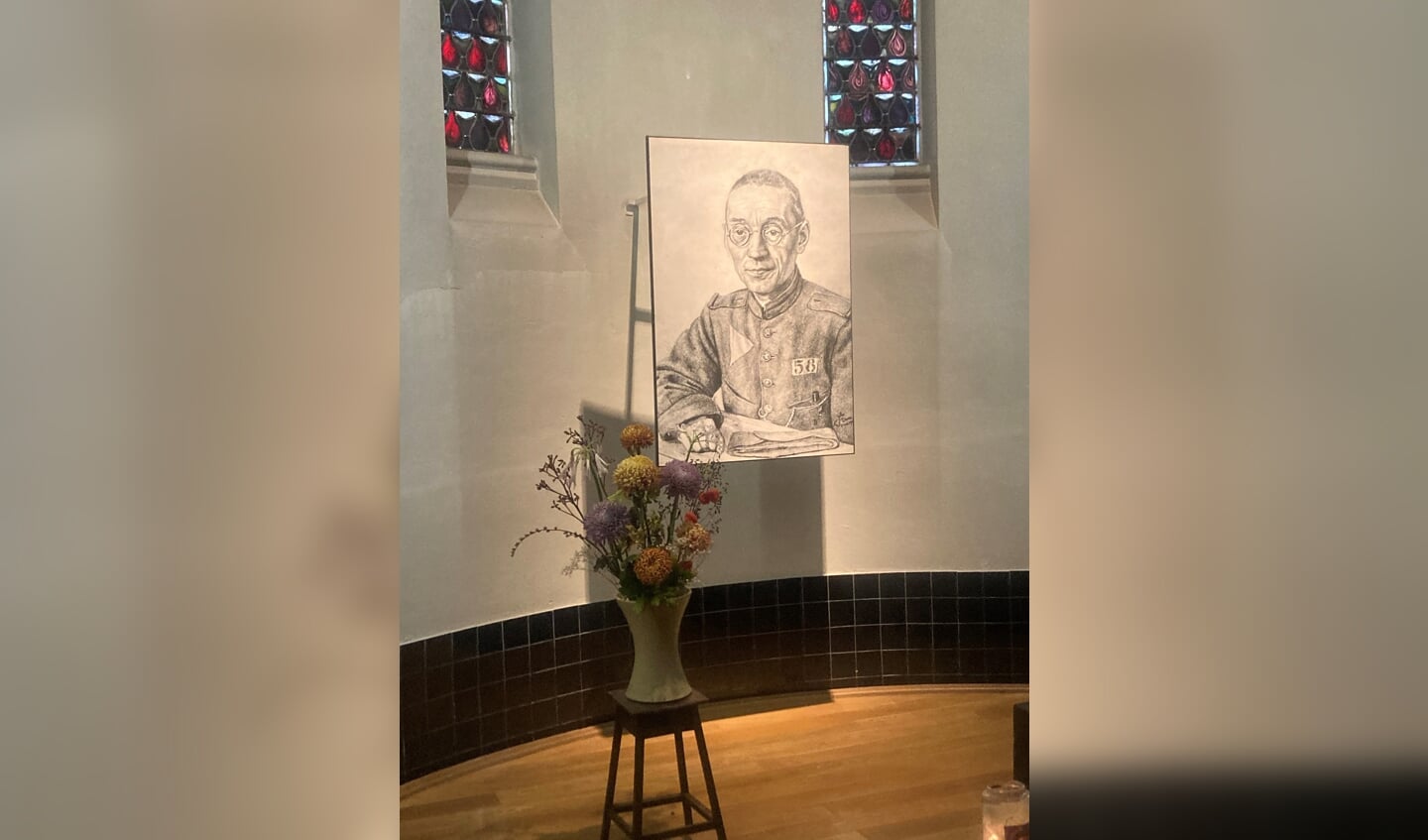 Portret van Titus Brandsma in Kamp Amersfoort, getekend door medegevangene John Dons, in de Gedachteniskerk. Foto Marjan Smeitink