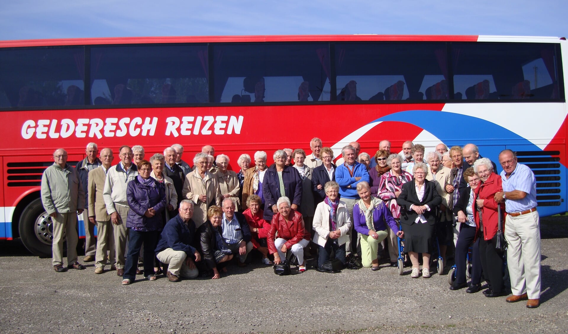 De busreizen zijn erg populair bij het KBO (dit was in 2009). Foto: archief Oudvragender.nl 