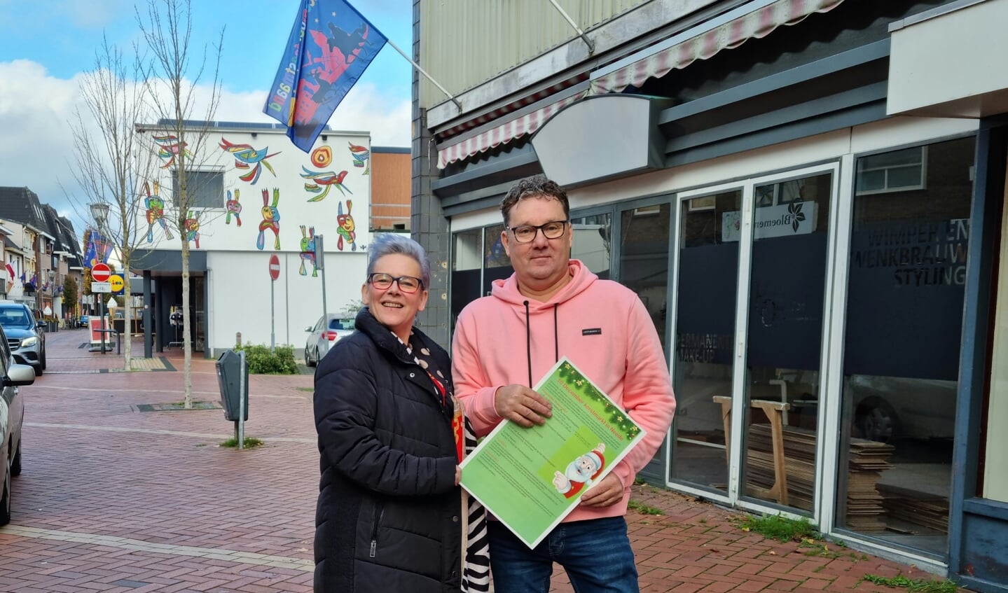 Veronica Kasteel en Herbert Leussenkamp van de Werkgroep Centrum van Ondernemend Neede. Foto: Rob Weeber