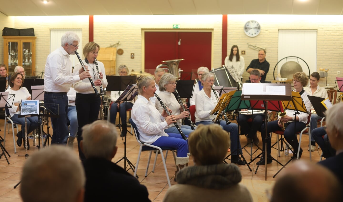 Enthousiaste muzikanten gaven hun 'Blaas je Wijs' concert. Foto: Sander Grootendorst