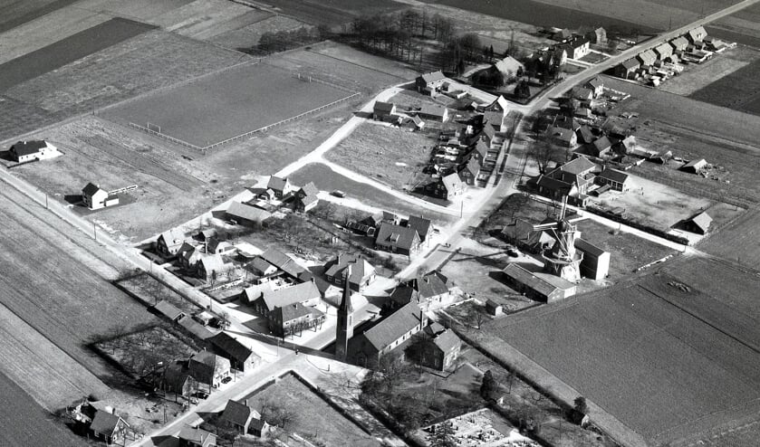 Luchtfoto van Vragender uit de jaren 1964. Foto: archief Oudvragender.nl 