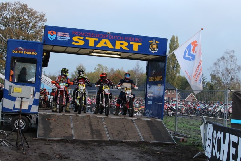Start van de eerste rijders op beide dagen.
