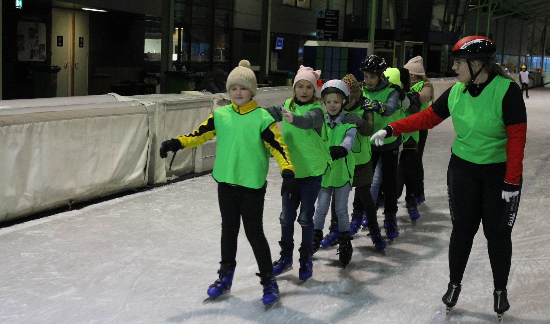 Kinderen uit Eibergen en Beltrum zijn klaar voor een mooi natuurijsseizoen, want zij kunnen schaatsen. Foto: PR