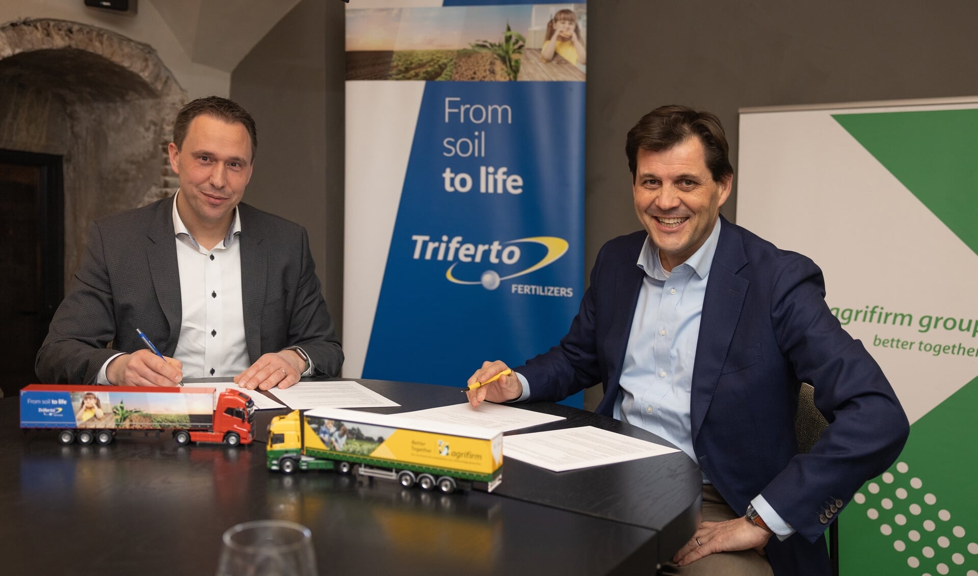 Kai Kikkers, CEO Triferto (links) & Willem Unger, Business Unit Director Arable Agrifirm (rechts). Foto: Marnix Klooster Fotomix.nlk