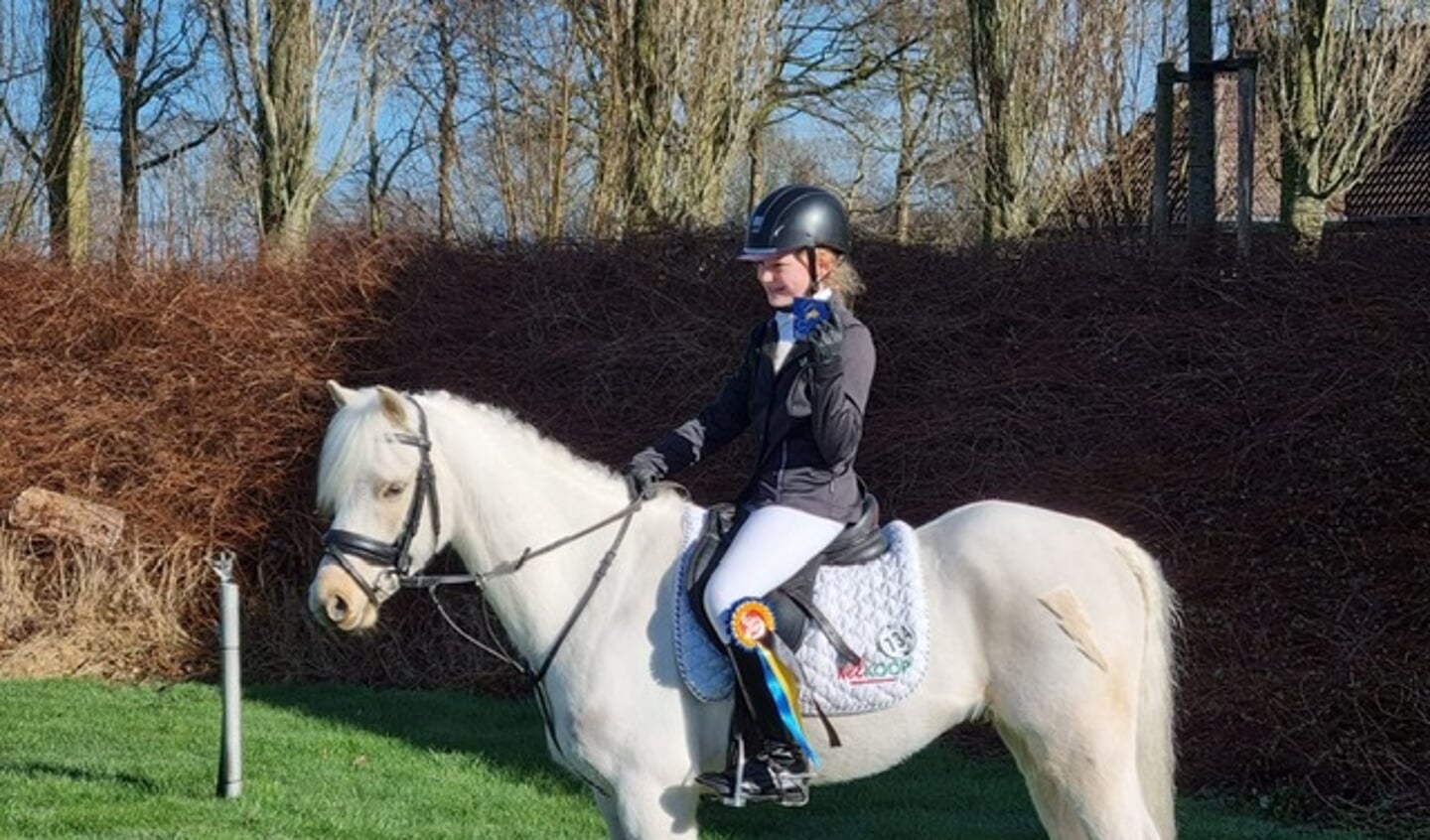 Levi Heusinkveld heeft zich tijdens de Indoor Regiokampioenschappen met maar liefst twee pony's geplaatst voor de Nederlandse Kampioenschappen. Foto: PR