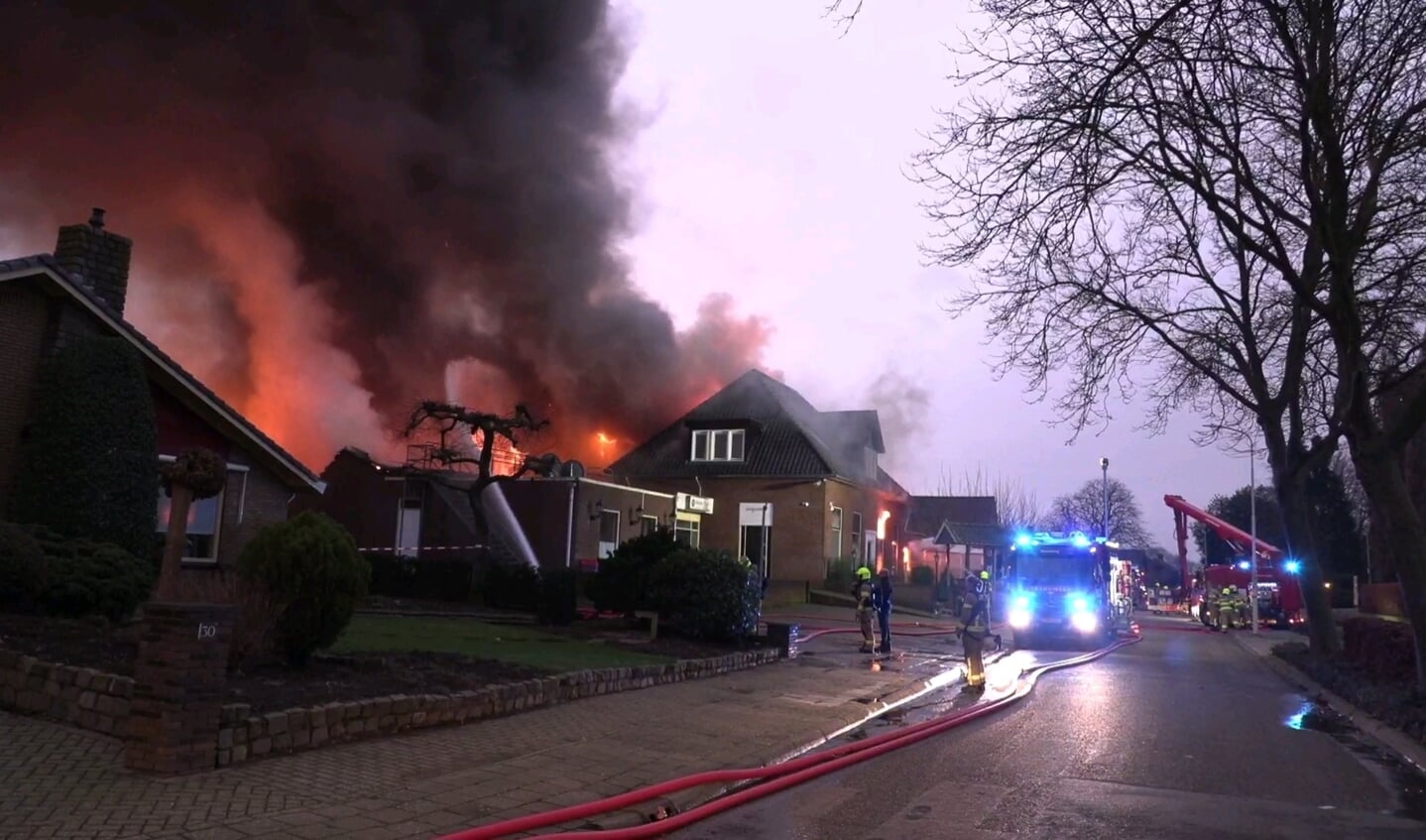 Brandweer gealarmeerd voor een grote brand in een partycentrum aan de Zomerweg in Drempt. Foto: News United / 112 Achterhoek-nieuws