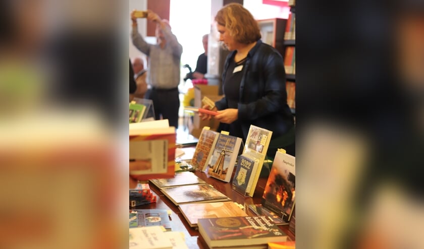 Er is volop belangstelling voor boeken uit de Achterhoek en Liemers. Foto: Sander Grootendorst
