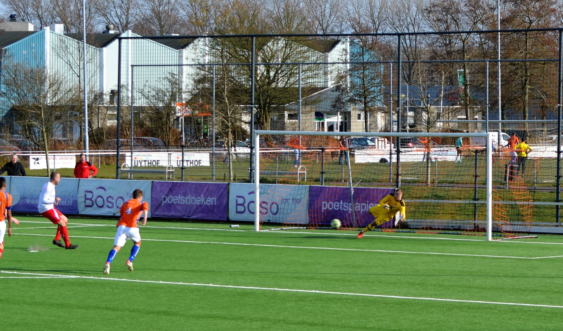 Keeper ONS stopt penalty van Rik van der Eerden. Foto: PR
