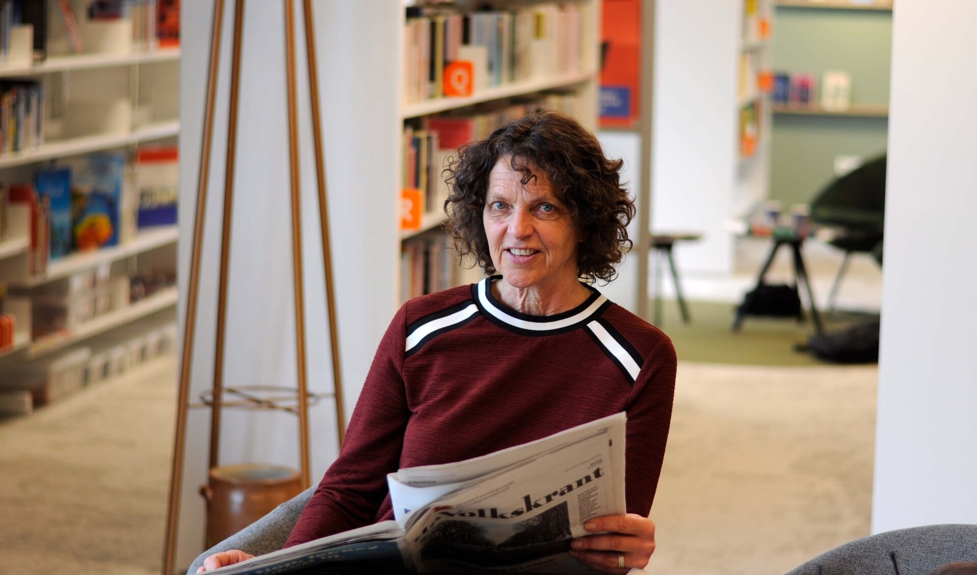 Cilia Hoogeveen in de bibliotheek Aalten. Foto: PR