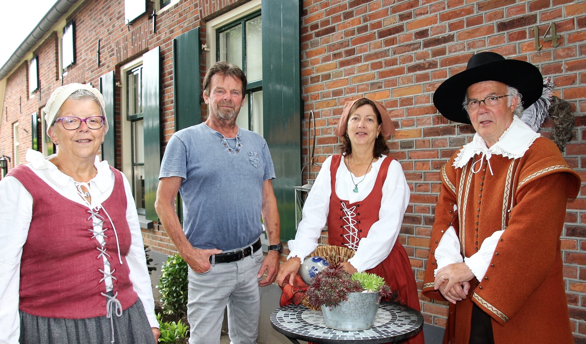 De gidsen van rondleidingen in Bredevoort. Foto: PR