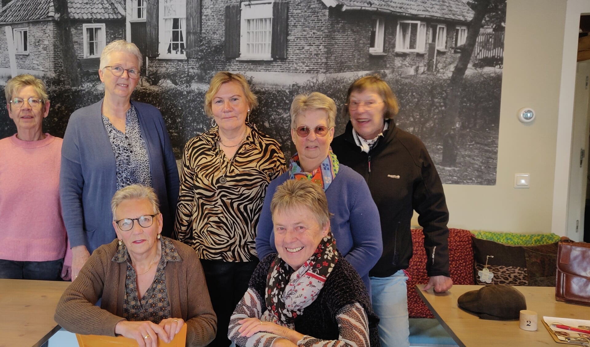 Het Eibergse afdelingsbestuur van de Vrouwen van Nu. Foto: Rob Stevens