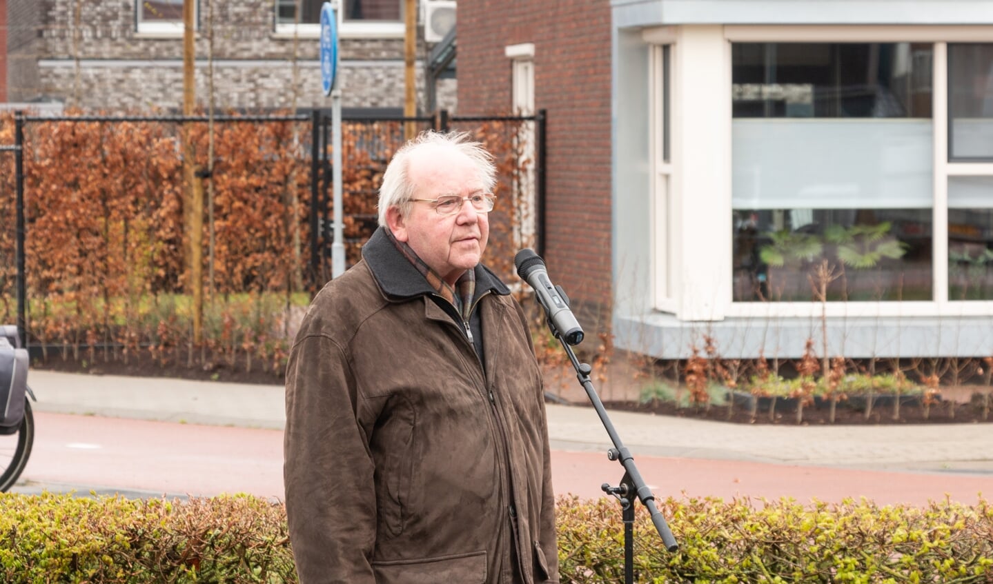 Wim Smeerdijk sluit de bijeenkomst met een dankwoord. Foto: Henk Derksen 