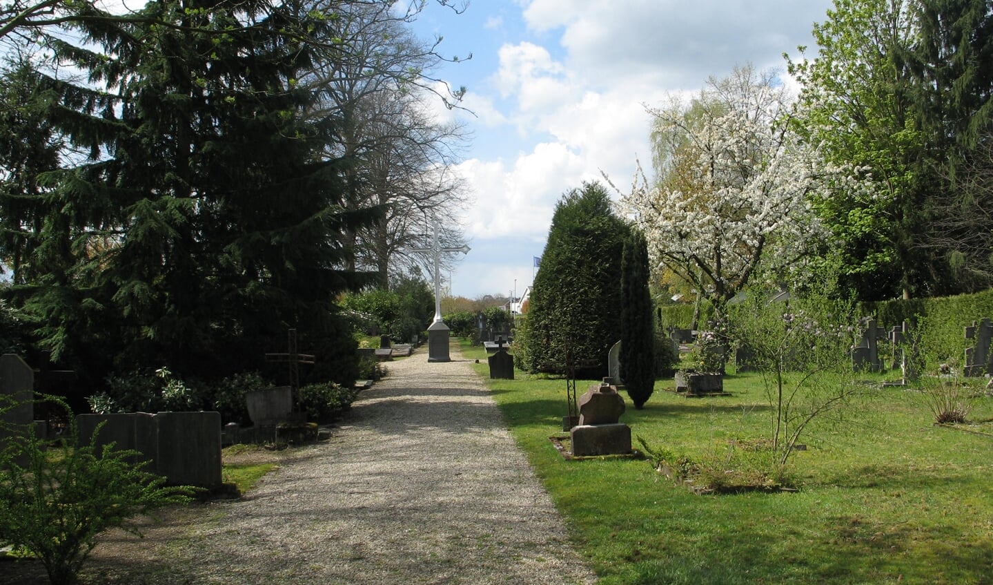 De oude r.-k.-begraafplaats in Aalten. Foto: Bernhard Harfsterkamp