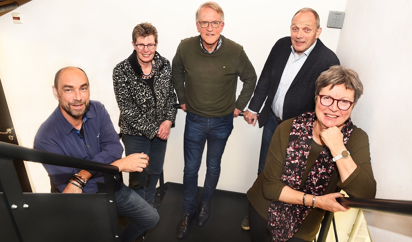 Vlnr: Guido Hakvoort, Ine Hofs, Jos Sluiter, Ton Menke en Mia Verwaaijen-Roosendaal. Foto: Roel Kleinpenning