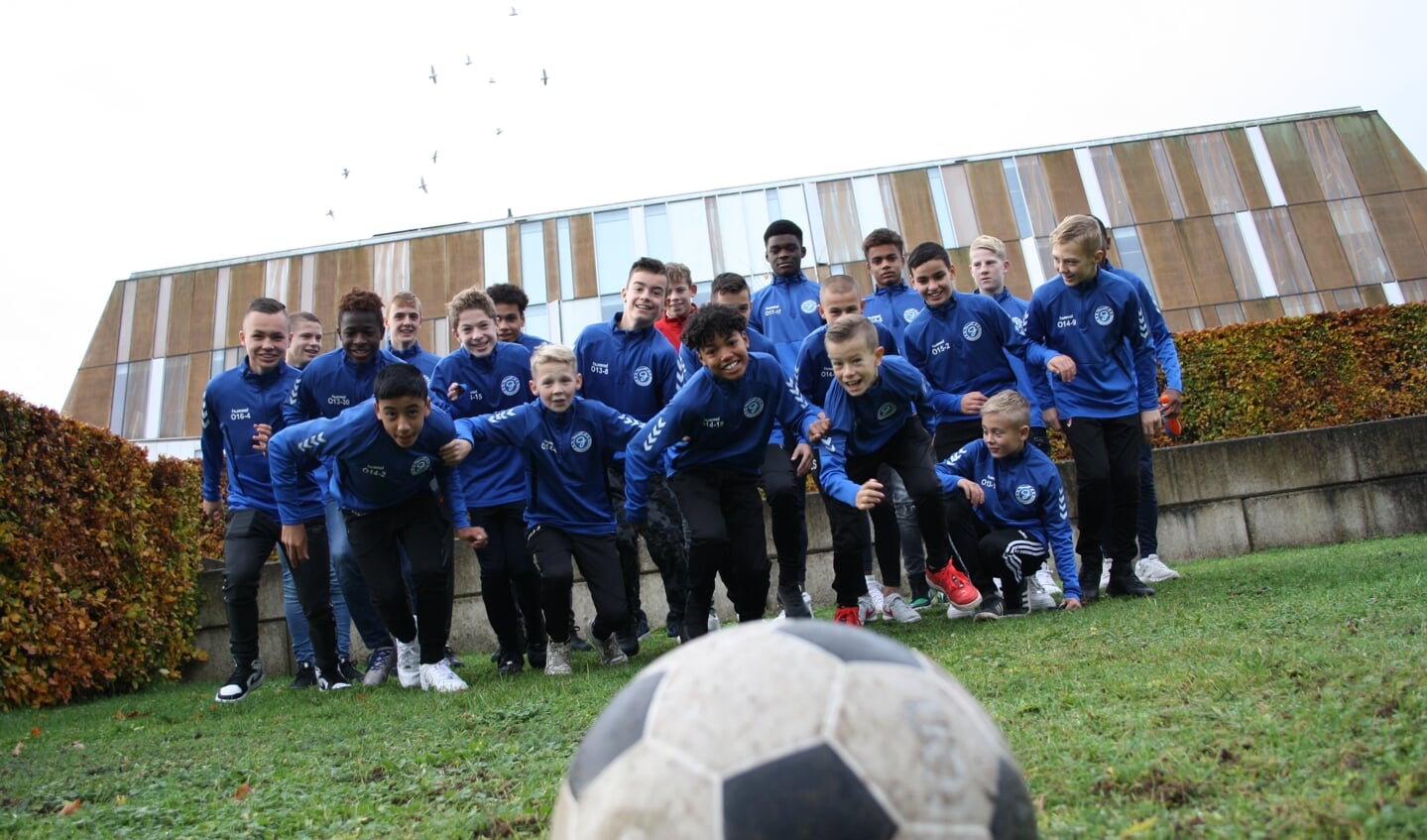 Topsporters van De Graafschap op het Metzo College. Foto: PR