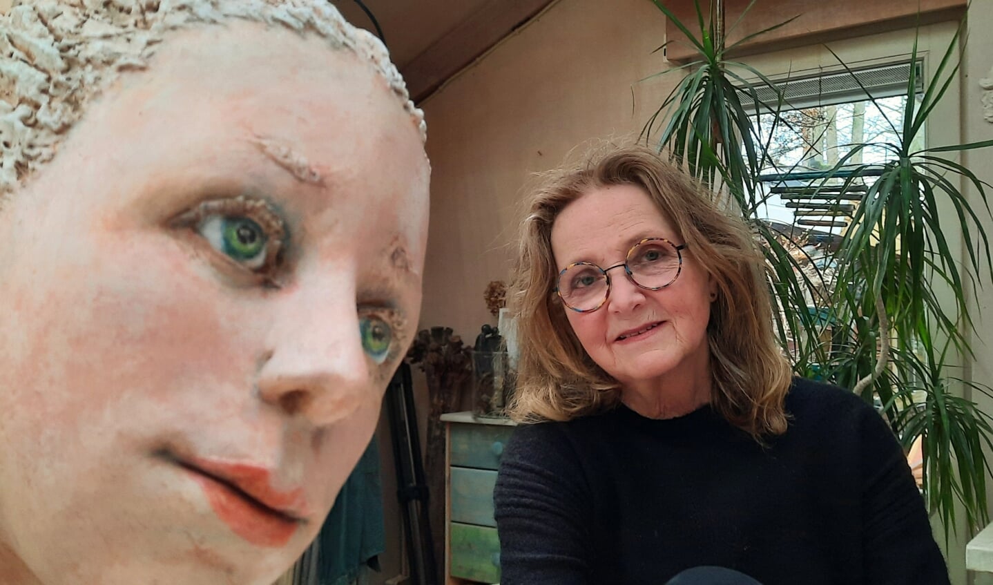 Jeanne te Dorsthorst geeft de workshop portret boetseren in het Kulturhus en in eigen atelier.
Foto: PR