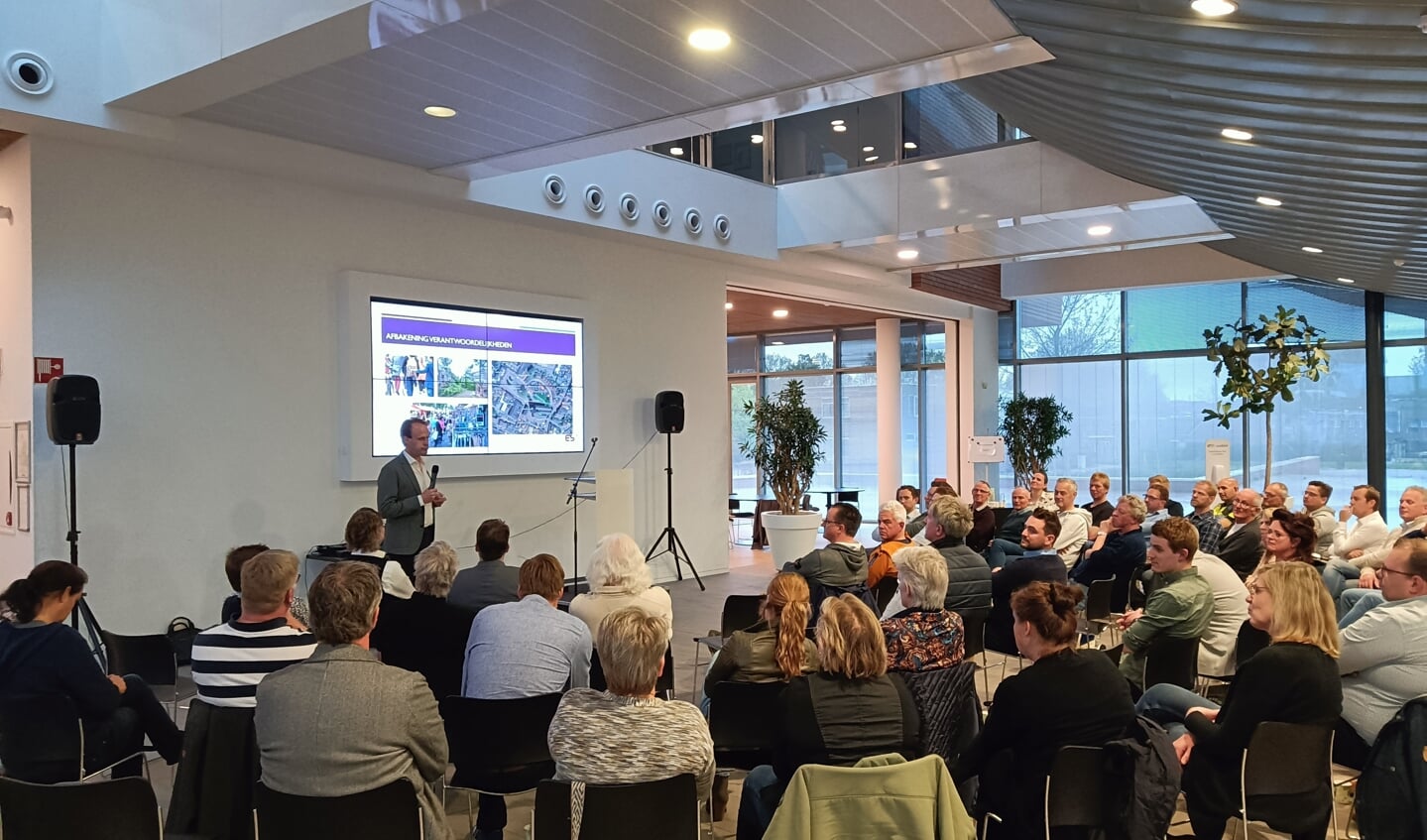 Leerzaam en nuttig vonden de aanwezigen de 'Warming-up van het evenementenseizoen' in het Lochemse gemeentehuis. Foto: Rudi Hofman