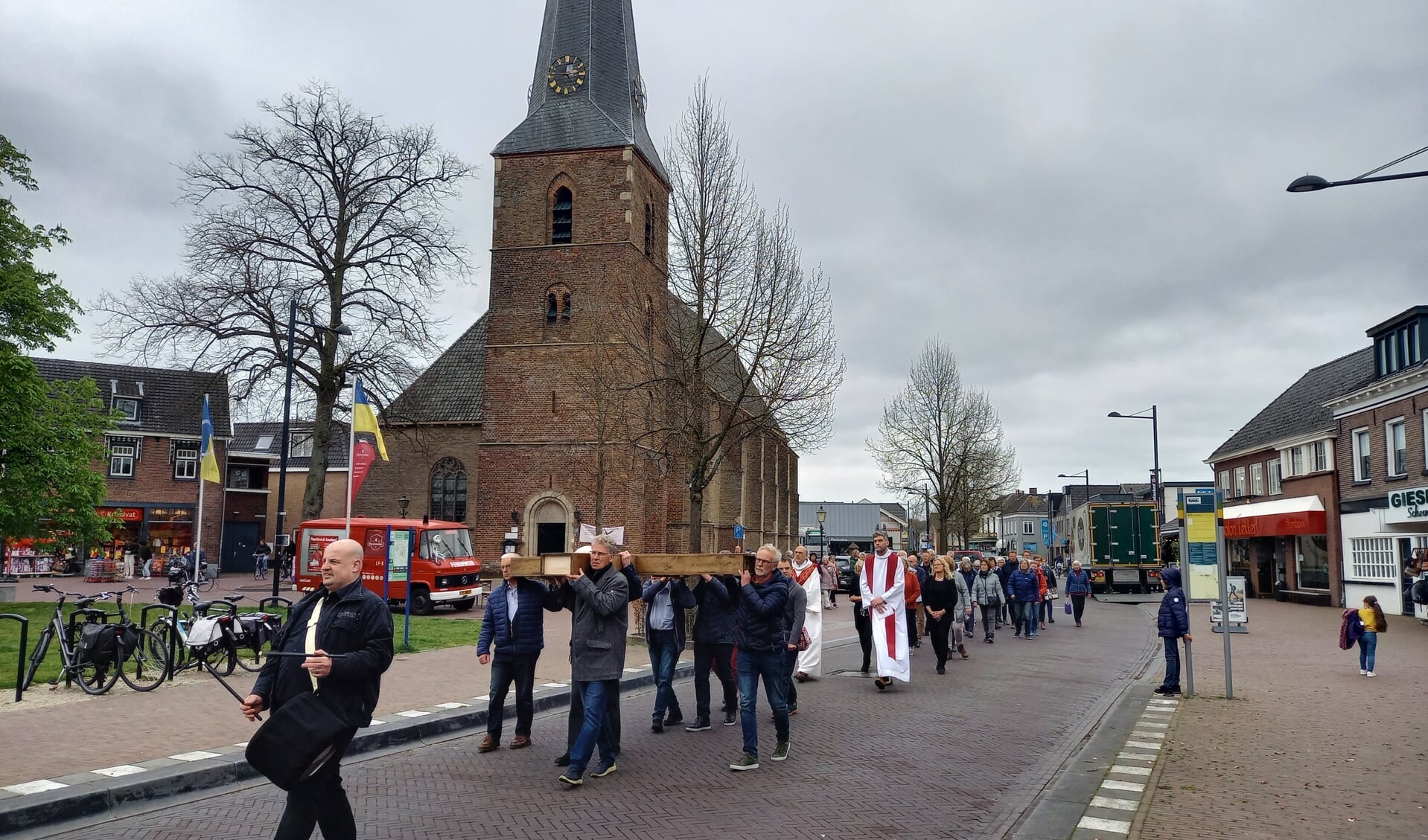 De Stille Tocht in Vorden stond in het teken van de oorlog in Oekraïne. Foto: Jan Hendriksen.