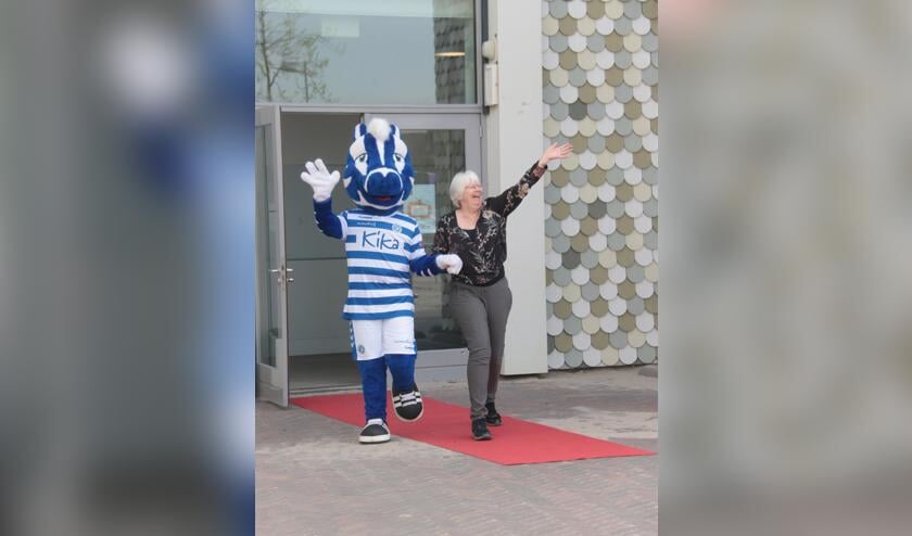 Met Guus de zebra, mascotte van De Graafschap.