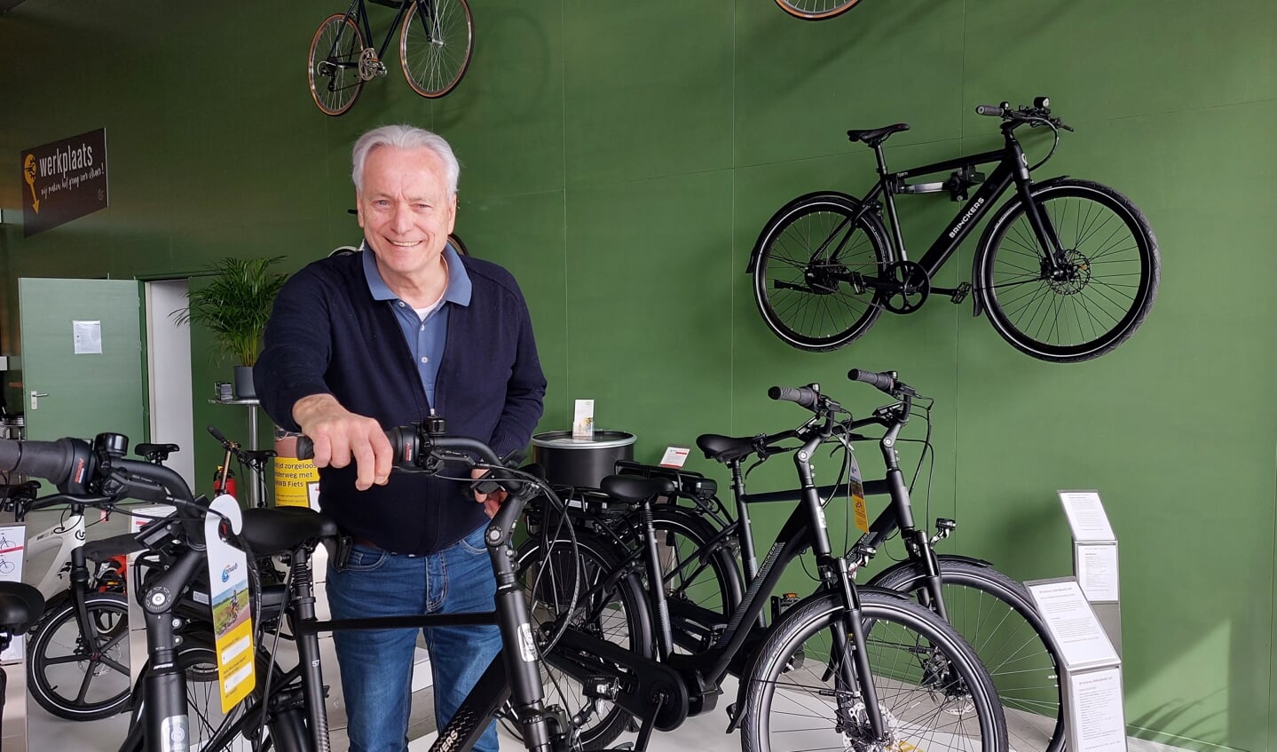 Raymond van Turnhout in de showroom van Unique Bikes. Foto: Han van de Laar