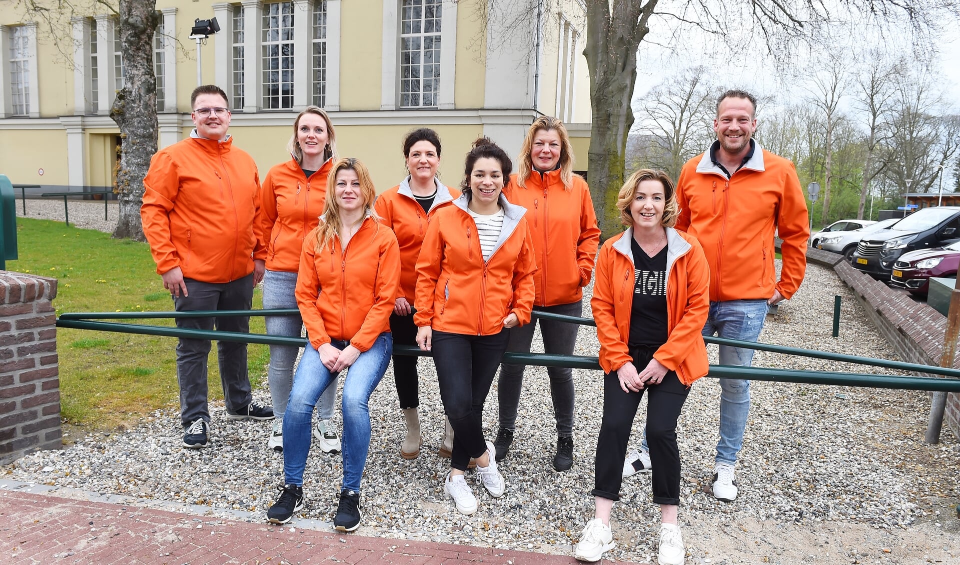 Een gedeelte van de vrijwilligers van Oranje Vereniging Gendringen. Foto: Roel Kleinpenning