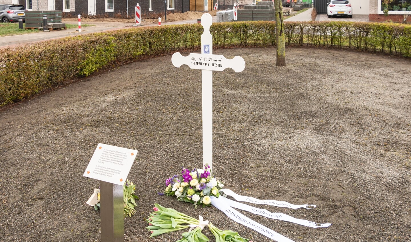 Bloemen bij het Witte Kruisje. Foto: Henk Derksen