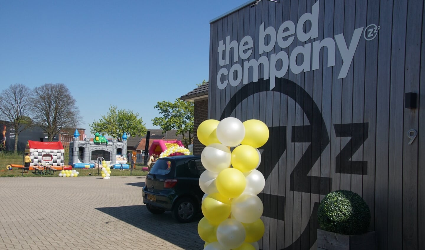 Fleurige versieringen bij The Bed Companyj. Foto: Frank Vinkenvleugel