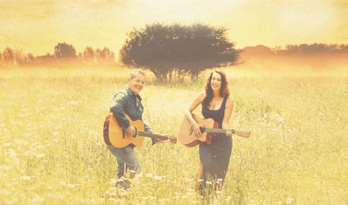 Marjolein Keuning wordt begeleidt door gitarist Leon Mennen. Foto: PR