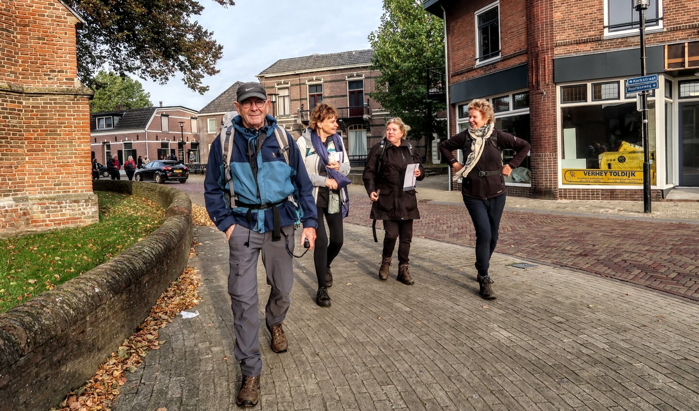 Deelnemers aan de Via Kevelaer vertrokken vorig jaar oktober vanuit Hengelo naar de Duitse bedevaartsplaats Kevelaer. Nu zijn zowel de wandel- als de fietsroute voor iedereen digitaal verkrijgbaar. Archieffoto: Luuk Stam