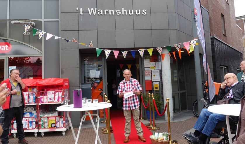 Meindert Hagenbeek vertelde in een korte toespraak over hoe de buurtkoelkast in deze tijd een mooie bijdrage kan leveren. Foto: PR