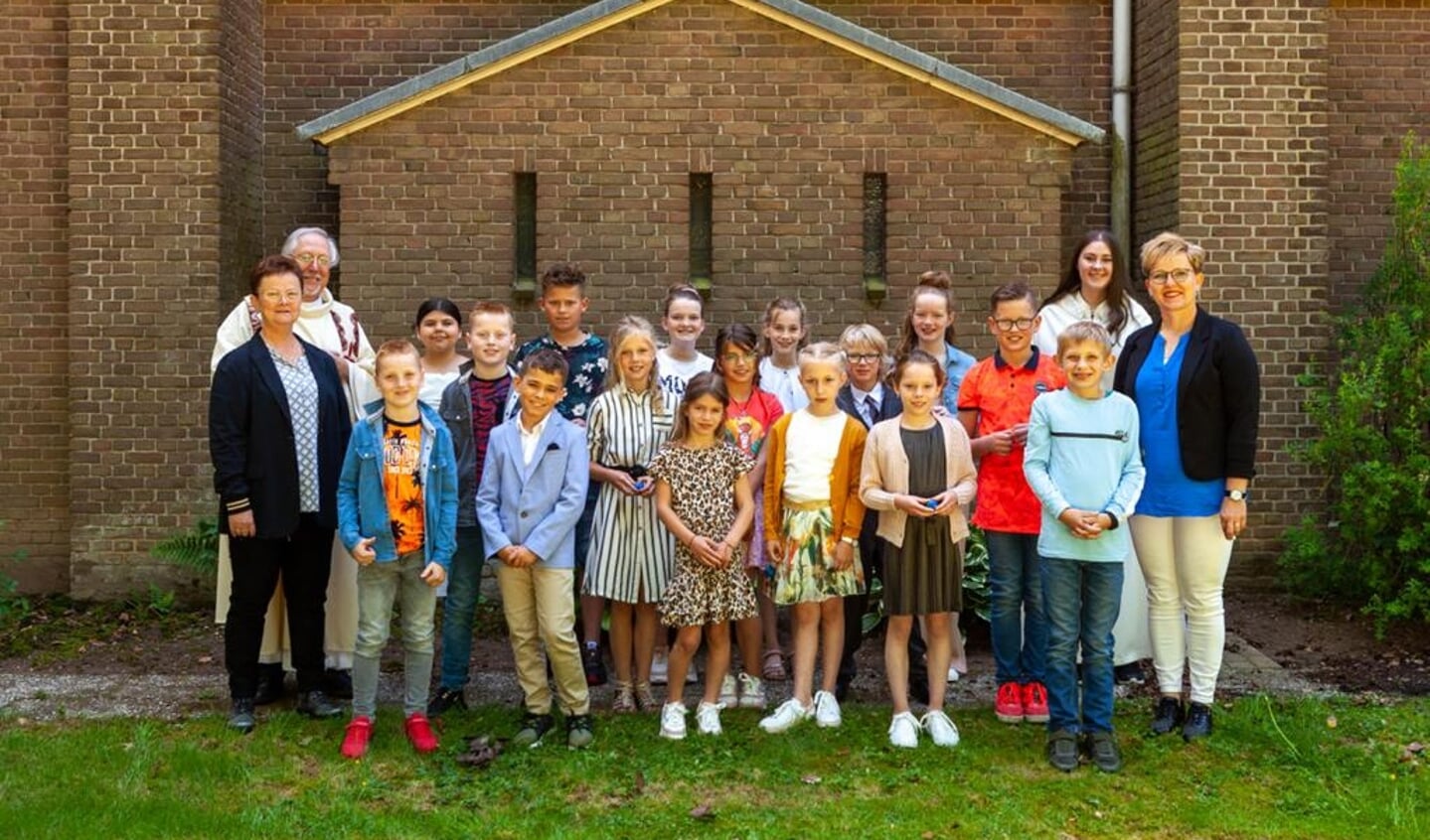 Zestien kinderen deden hun Eerste Heilige Communie in de Keijenborgse kerk. Foto: René Lovink
