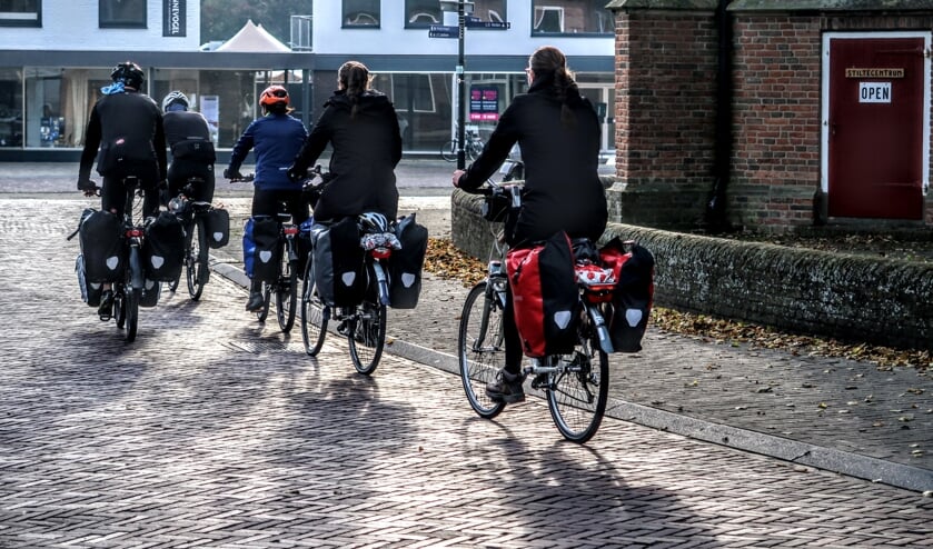 Deelnemers aan de Via Kevelaer vertrokken vorig jaar oktober vanuit Hengelo naar de Duitse bedevaartsplaats Kevelaer. Nu zijn zowel de wandel- als de fietsroute voor iedereen digitaal verkrijgbaar. Archieffoto: Luuk Stam